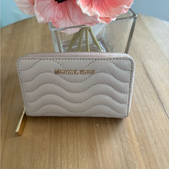 Michael Kors Beige Quilted Women's Wallet - Picture 1 of 2
